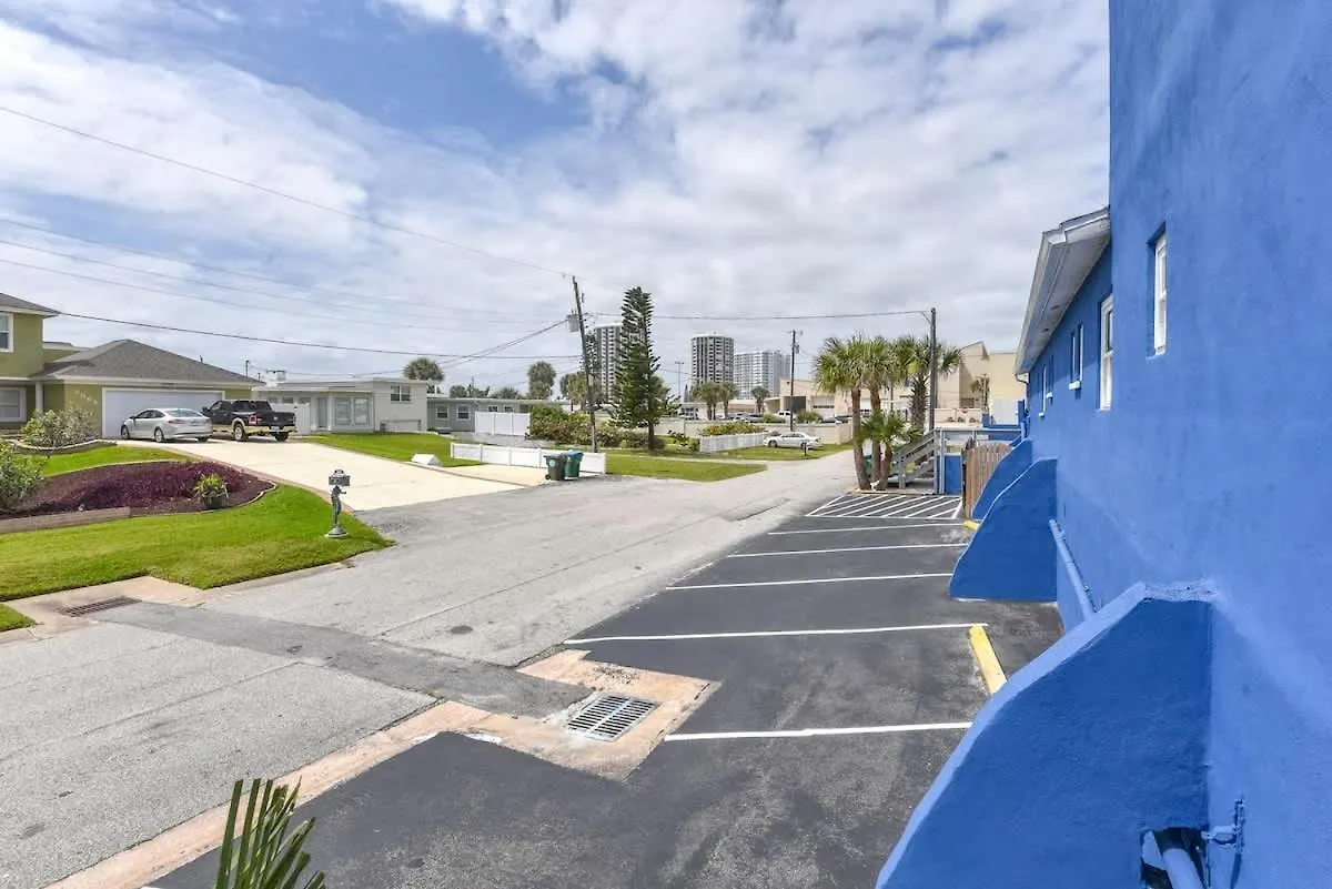 Modern King Suite #12 - Steps To Beach 0*, Daytona Beach