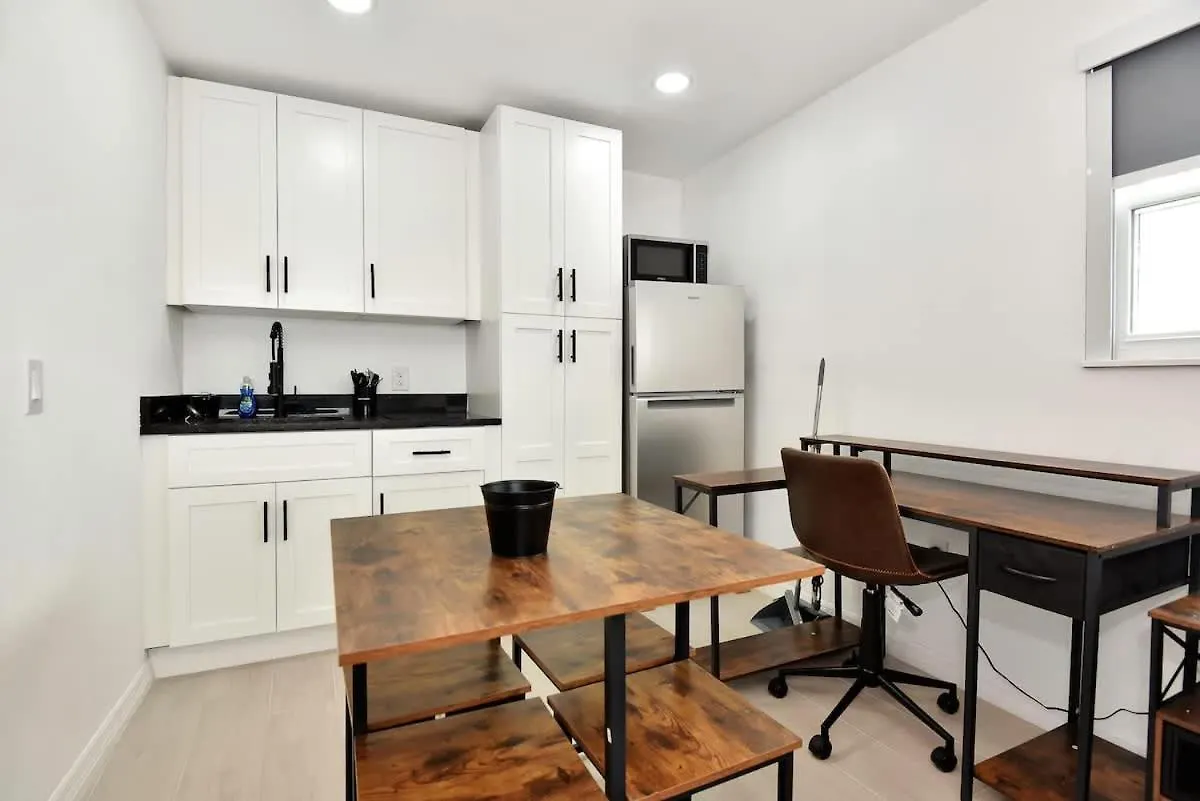 Apartment Modern King Suite #12 - Steps To Beach United States